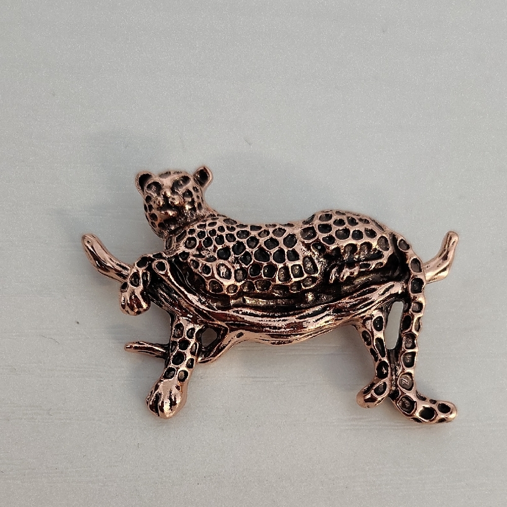 Stylish Bronze Leopard Pin